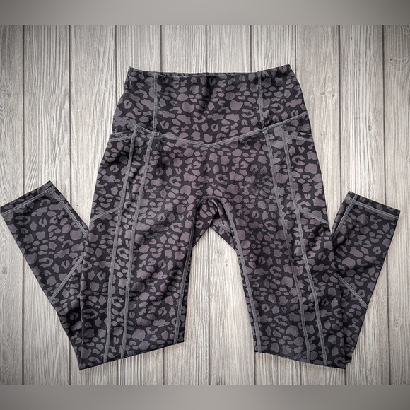 Til You Collapse Effortless Heart Booty Leggings - Black Leopard Print - Picture 2 of 9